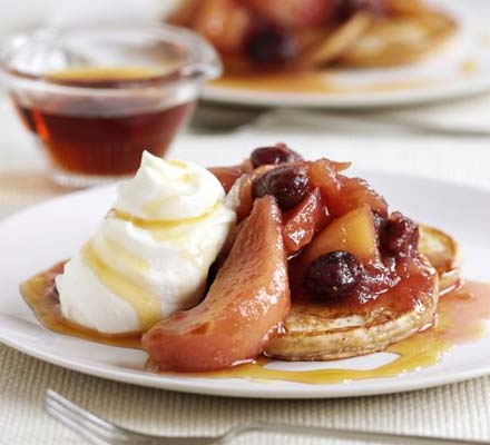 Cinnamon pancakes with compote & maple syrup