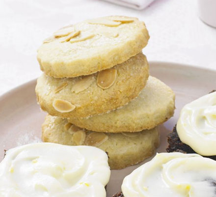 Almond & lemon curd buttons