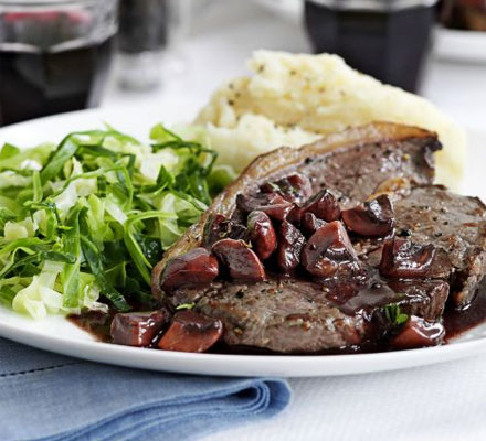 Rump steak with quick mushroom and red wine sauce