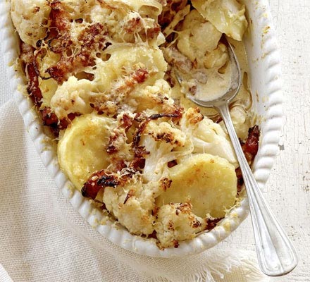 Cheesy cauliflower & bacon gratin