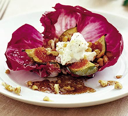 Baked figs & goat’s cheese with radicchio