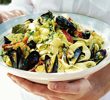 Seafood tagliatelle, Spanish-style