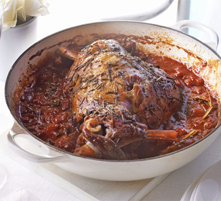 Herby baked lamb in tomato sauce