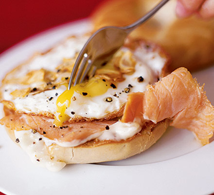 Flash-fried smoked salmon & egg bagel
