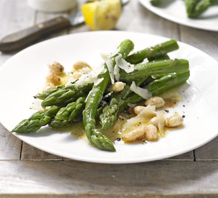 Sautéed asparagus, toasted almonds & manchego cheese