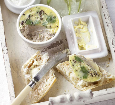 Smoked mackerel pâté with French bread & horseradish