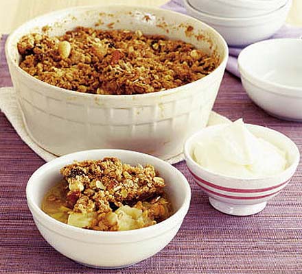 Apple & ginger muesli-topped crumble
