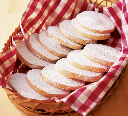 Sugar-dusted vanilla shortbread