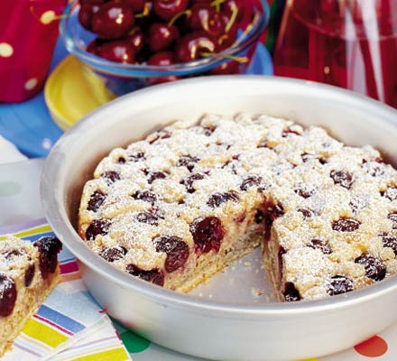 Fresh cherry cake with a hint of cinnamon