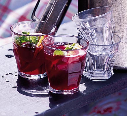 Refreshing red wine cooler