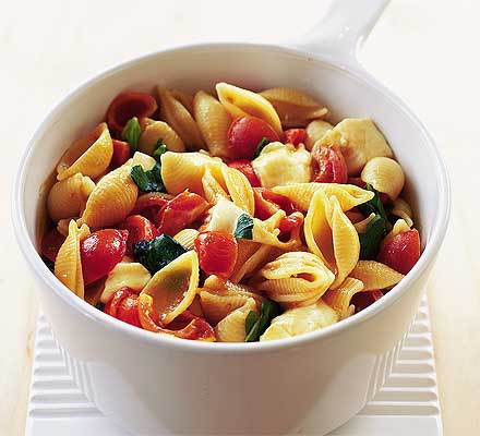 Shells with balsamic tomatoes & mozzarella