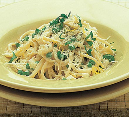 Spaghetti with lemon, Parmesan & peas