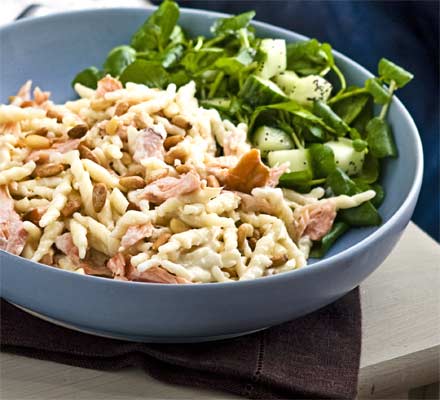 Hot-smoked salmon with creamy pasta & pine nuts