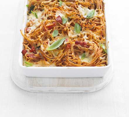 Tomato & mozzarella spaghetti bake