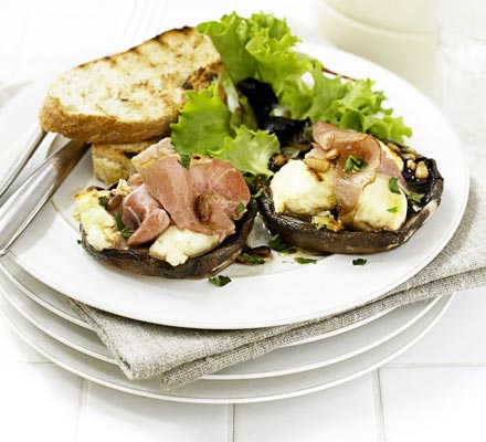 Grilled mushrooms with goat’s cheese