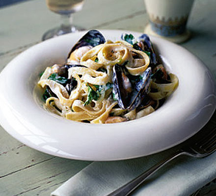 Tagliatelle with mussels & crème fraîche