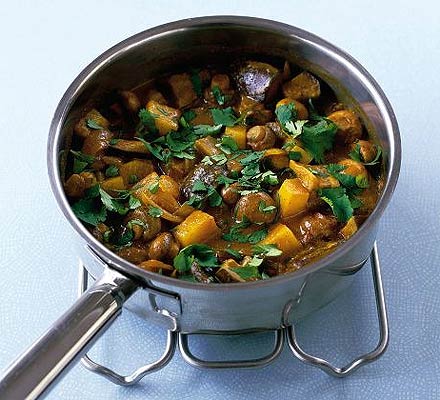 One-pot mushroom & potato curry