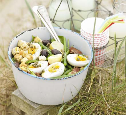 Big egg, bacon & bean salad