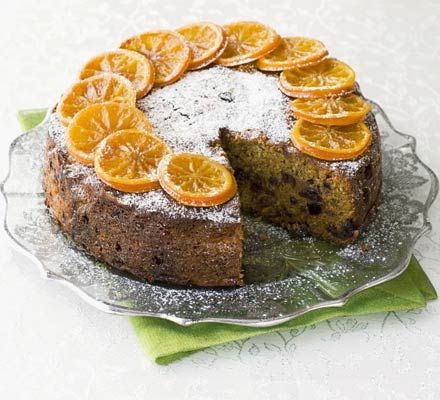 Fruit-filled clementine cake