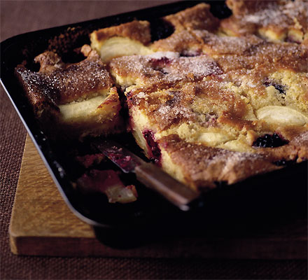 Bramley & blackberry tray cake