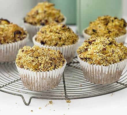 Apple muffins with pecan topping