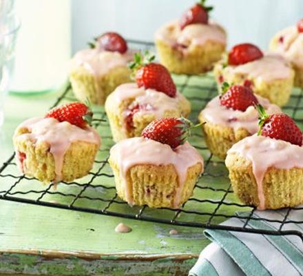 Strawberry & polenta cupcakes