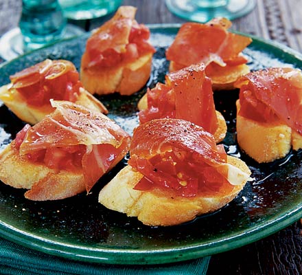 Spanish tomato bread with jamón Serrano