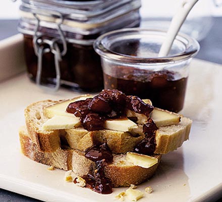 Laura’s fruity chutney