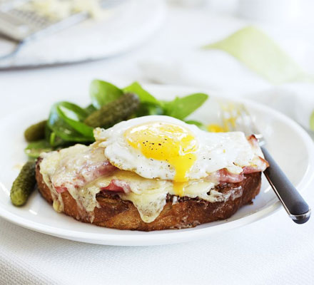 Croque madame with spinach salad
