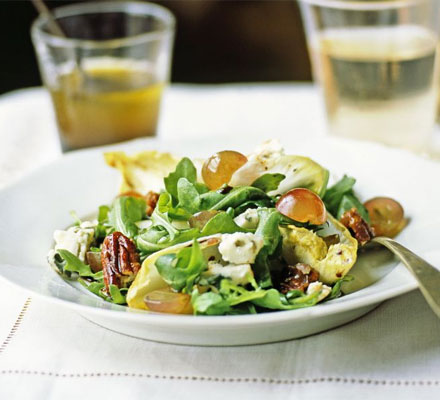 Blue cheese & grape salad with caramelised pecans