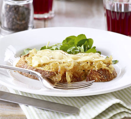 Melty onion toasts