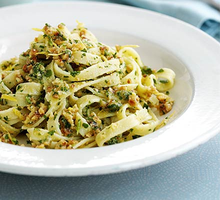 Pasta with parsley & hazelnut pesto