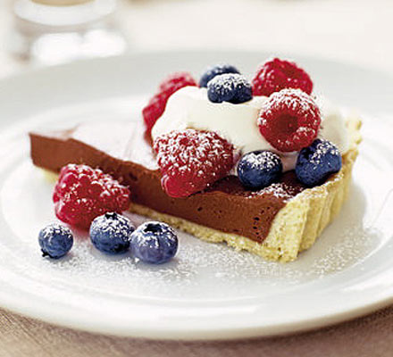 Chocolate tart with crème fraîche & raspberries
