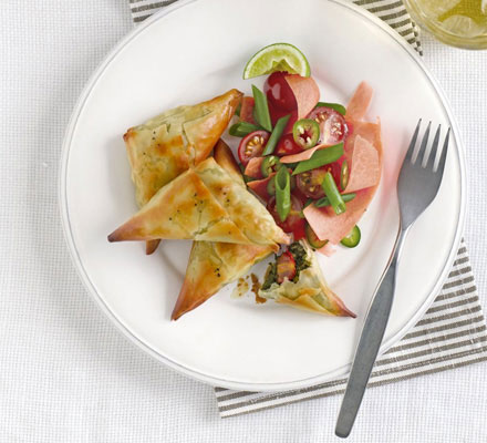 Spinach samosas with Indian salad