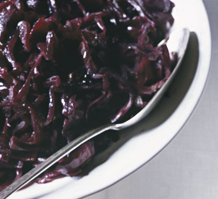 Spiced red cabbage with prunes