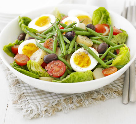 Summer salad with anchovy dressing