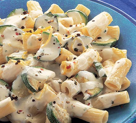Creamy courgette pasta