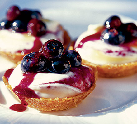 Little blueberry cream tarts