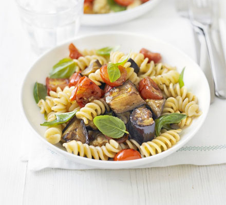 Roasted aubergine, tomato & basil pasta