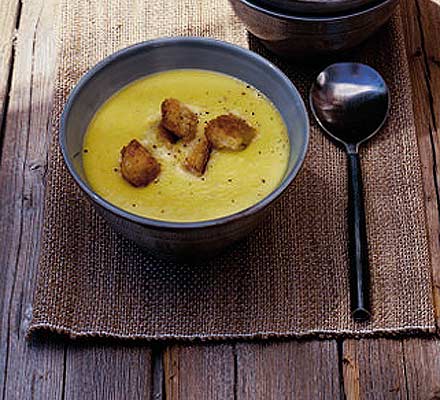 Cream of garlic & saffron soup