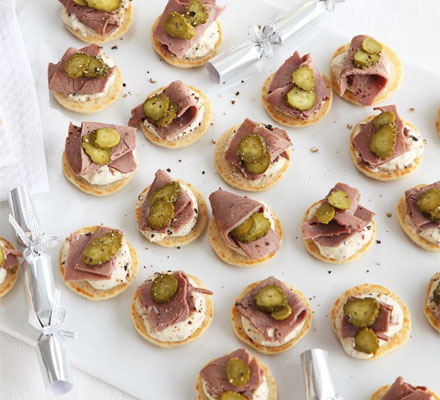 Blinis with crème fraîche, roast beef & cornichons