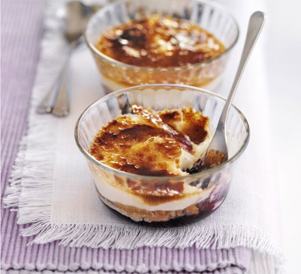 Blueberry cheesecake brûlée pots