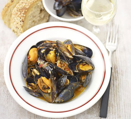 Mussels in red pesto