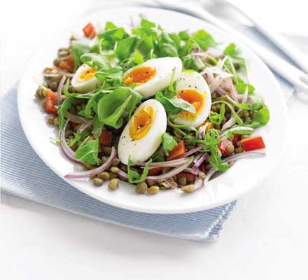 Lentil & red pepper salad with a soft egg