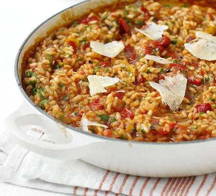 Oven-baked red pepper risotto