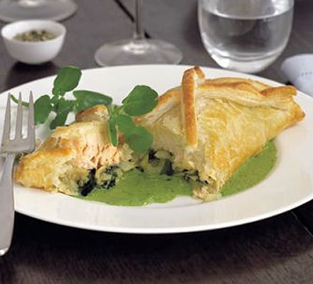 Salmon & fennel en croute with watercress sauce