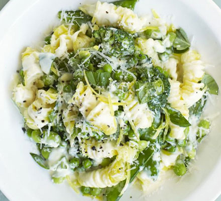 Pasta with creamy greens & lemon
