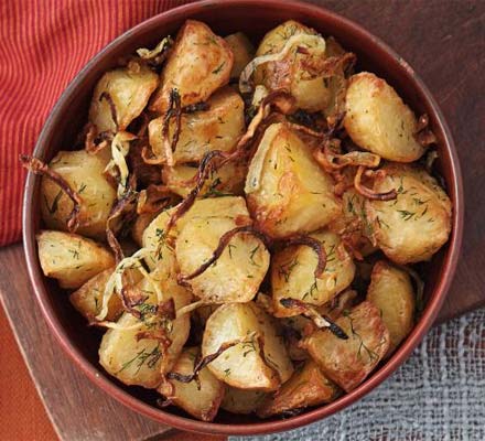 Crunchy potatoes with dill & onions