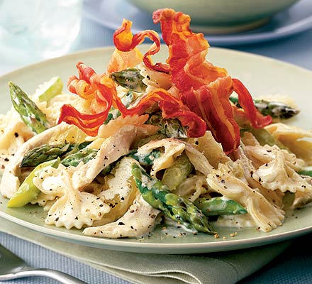 Farfalle with chicken, asparagus & pancetta