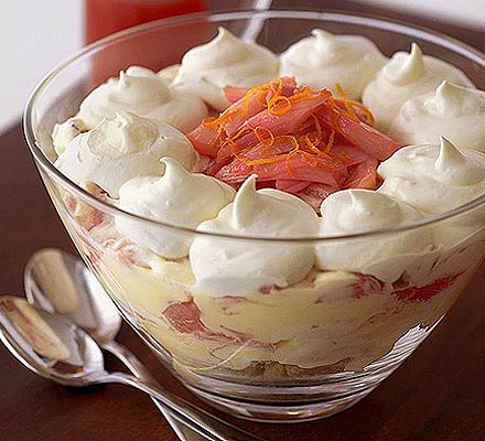 Rhubarb fool trifle